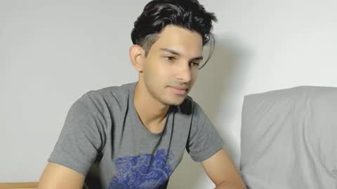 Snapshot of dylan_hoot chatting on 09-18-25, 06:32 Dylan online show from 09-18-25, 06:32