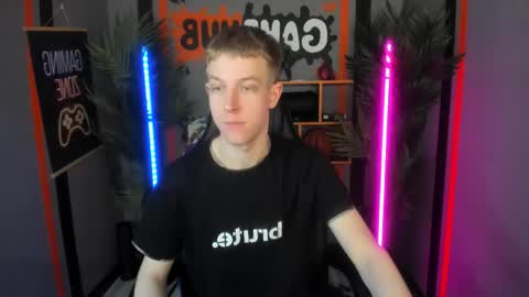 Snapshot of dylan_norton chatting on 05-18-26, 10:10 Dylan online show from 05-18-26, 10:10