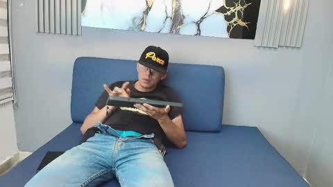 DYLAN online show from 10-21-25, 07:36