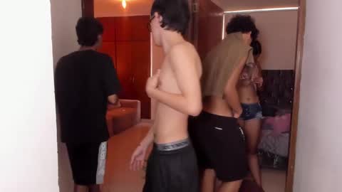 Snapshot of dylanbisex_hot chatting on 01-16-25, 05:01 Mod Dylan Lilith Alan and Drake online show from 01-16-25, 05:01