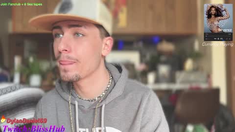 Snapshot of dylandaniel69 chatting on 01-15-25, 05:37 Dylan Daniel 7.8 online show from 01-15-25, 05:37