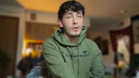 Snapshot of dylandaniel69 chatting on 09-10-25, 09:15 Dylan Daniel 7.8 online show from 09-10-25, 09:15