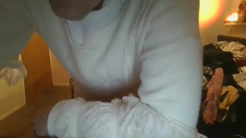 Snapshot of dylanjowelch chatting on 01-09-25, 05:23 Aurora online show from 01-09-25, 05:23