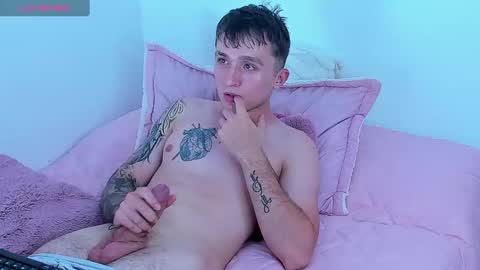 Snapshot of dylanwhite23 chatting on 02-02-25, 05:32 ---DYLAN--- online show from 02-02-25, 05:32