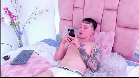 Snapshot of dylanwhite23 chatting on 02-16-25, 06:10 ---DYLAN--- online show from 02-16-25, 06:10