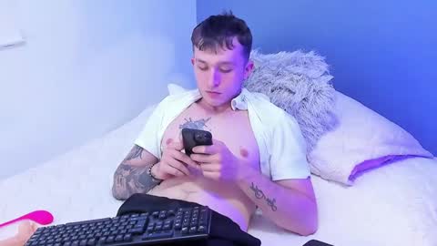 Snapshot of dylanwhite23 chatting on 02-21-25, 10:07 ---DYLAN--- online show from 02-21-25, 10:07