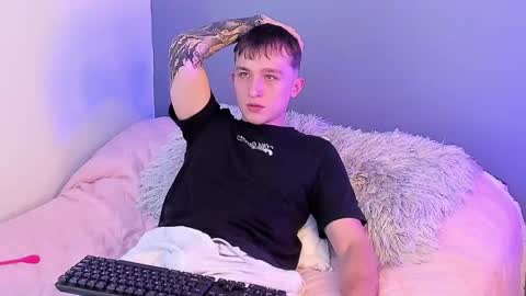 Snapshot of dylanwhite23 chatting on 02-26-25, 04:14 ---DYLAN--- online show from 02-26-25, 04:14