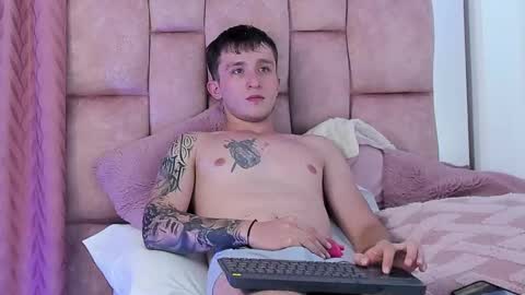 Snapshot of dylanwhite23 chatting on 03-11-25, 06:32 ---DYLAN--- online show from 03-11-25, 06:32