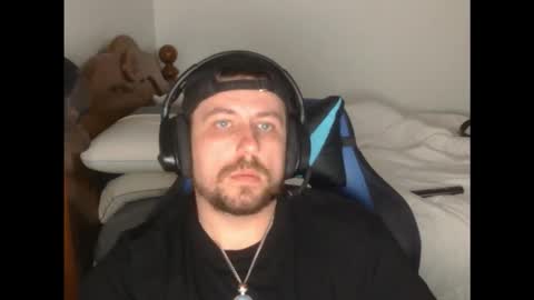 Snapshot of dylboi47 chatting on 10-17-25, 05:32 dylboi47 online show from 10-17-25, 05:32