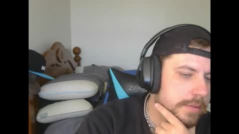 Snapshot of dylboi47 chatting on 10-18-25, 05:46 dylboi47 online show from 10-18-25, 05:46