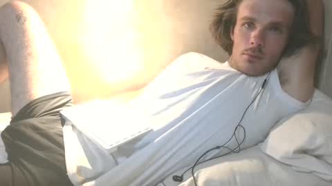 Snapshot of dylp400 chatting on 09-25-25, 10:46 dylp400 online show from 09-25-25, 10:46