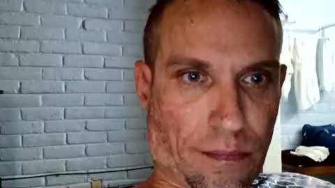 Snapshot of e555617 chatting on 06-24-26, 05:17 Emocumm4ya online show from 06-24-26, 05:17