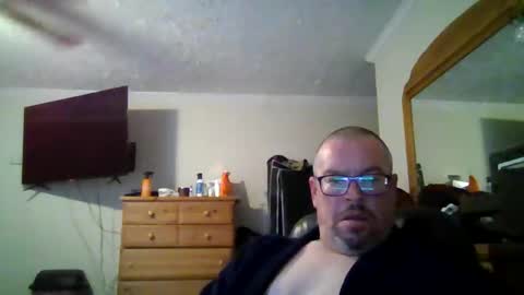 Snapshot of eagle4u chatting on 12-17-24, 07:48 eagle4u online show from 12-17-24, 07:48