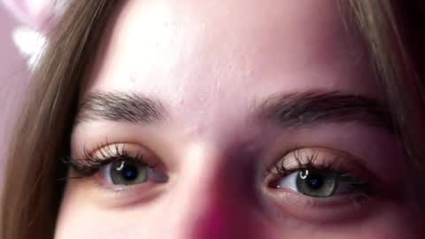 Snapshot of earlenebigge chatting on 02-14-25, 07:28 Kriss online show from 02-14-25, 07:28