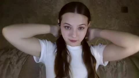 Snapshot of earlenegadsden chatting on 02-14-26, 05:10 Yuni online show from 02-14-26, 05:10