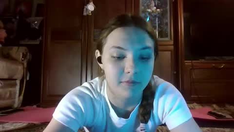 Snapshot of earlenegadsden chatting on 02-21-26, 07:04 Yuni online show from 02-21-26, 07:04