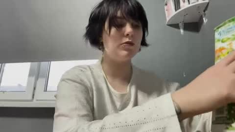 Snapshot of earthascritchfield chatting on 04-09-26, 03:17 Rina online show from 04-09-26, 03:17