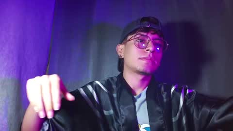 Snapshot of eather_luxury chatting on 01-12-25, 08:57 eather_luxury online show from 01-12-25, 08:57