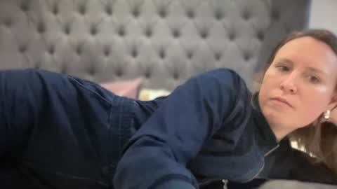 Snapshot of eatmypie69 chatting on 01-27-25, 01:41 Nadia Ferreira  online show from 01-27-25, 01:41