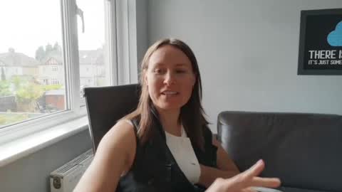 Nadia Ferreira  online show from 06-05-26, 09:15