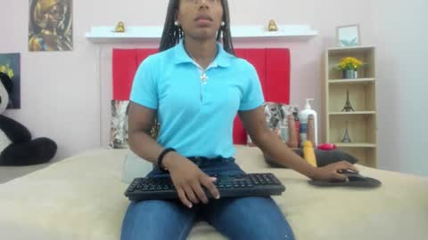 Snapshot of ebony_hot_sex1 chatting on 12-18-25, 12:00 linda online show from 12-18-25, 12:00