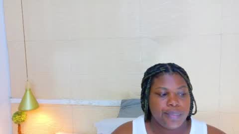 Snapshot of ebony_sugar_mommy chatting on 06-10-26, 02:23 MILENA online show from 06-10-26, 02:23