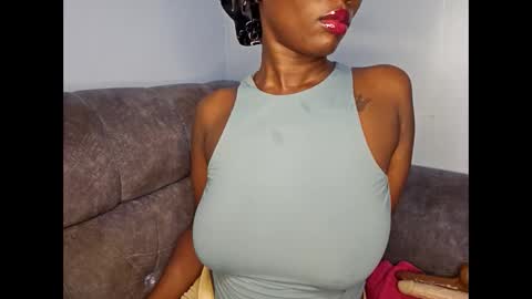 Ebony Melanie online show from 11-07-25, 11:49