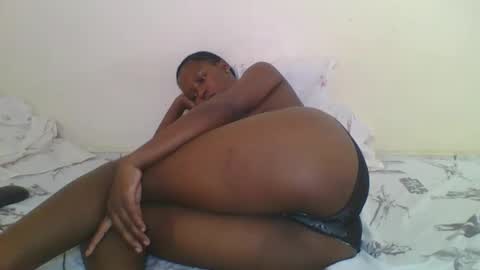 Snapshot of ebonycutegal1996 chatting on 12-02-25, 12:43 TRIZER online show from 12-02-25, 12:43