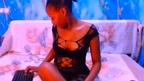 ebonypretty4u online show from 10-13-25, 05:13