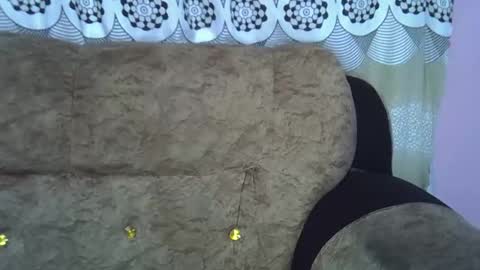 pretty online show from 04-15-26, 09:04