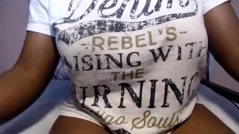 Snapshot of ebonysmiles00 chatting on 05-31-26, 06:31 ebonysmiles00 online show from 05-31-26, 06:31
