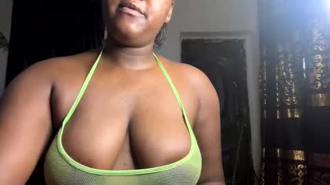 Snapshot of ebonysquirt_xx chatting on 02-07-26, 05:05 Dara online show from 02-07-26, 05:05
