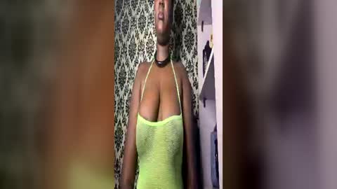 Snapshot of ebonysquirt_xx chatting on 06-14-26, 02:09 Dara online show from 06-14-26, 02:09