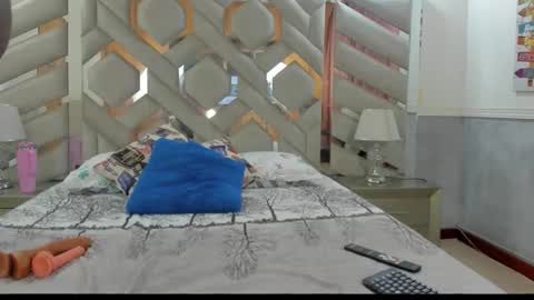 ebonysquirtcol online show from 01-10-26, 11:09