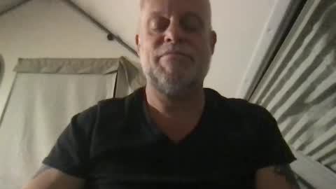 Snapshot of ecstaticz chatting on 11-17-25, 02:39 Z online show from 11-17-25, 02:39