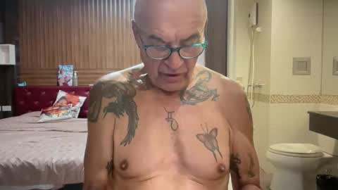 Snapshot of eddelmar chatting on 04-18-26, 09:13 eddelmar online show from 04-18-26, 09:13