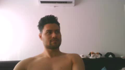 Snapshot of edgaroos chatting on 02-13-25, 12:32 ZohanMohamed online show from 02-13-25, 12:32