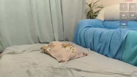 Snapshot of edifox chatting on 06-17-26, 08:43 Alexander online show from 06-17-26, 08:43
