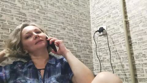 Snapshot of edithmanning chatting on 01-10-25, 06:17 edithmanning online show from 01-10-25, 06:17