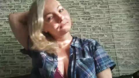 Snapshot of edithmanning chatting on 11-26-25, 07:09 edithmanning online show from 11-26-25, 07:09