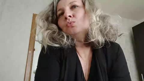 edithmanning online show from 05-11-26, 02:45