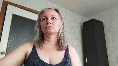 Snapshot of edithmanning chatting on 06-12-26, 05:39 edithmanning online show from 06-12-26, 05:39