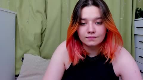 Snapshot of edna_dana chatting on 12-19-25, 06:59 Edna online show from 12-19-25, 06:59
