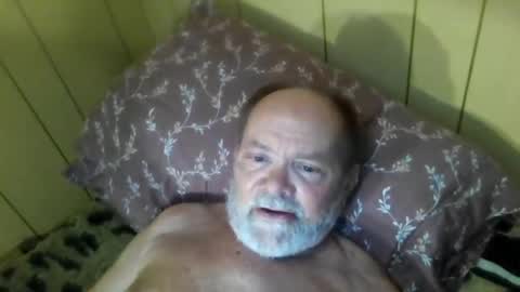 Snapshot of edwalters chatting on 06-27-26, 06:29 Eddie online show from 06-27-26, 06:29