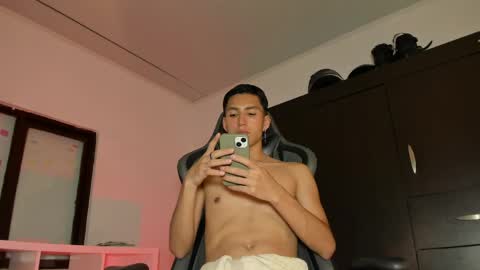 Snapshot of edward____876772 chatting on 04-13-26, 12:16 edward online show from 04-13-26, 12:16