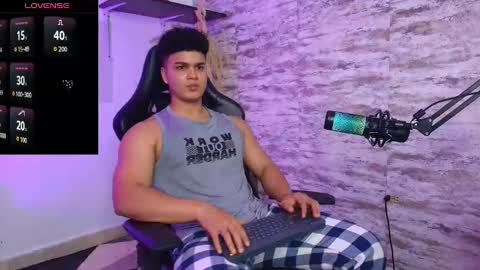 Snapshot of edward__clarck chatting on 10-07-25, 01:58 EDWARD CLARCK online show from 10-07-25, 01:58