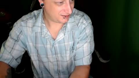 Snapshot of edwardaims_2please chatting on 06-07-26, 02:21 edwardaims_2please online show from 06-07-26, 02:21