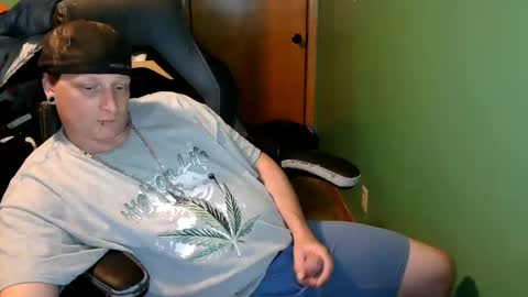 Snapshot of edwardaims_2please chatting on 06-11-26, 02:53 edwardaims_2please online show from 06-11-26, 02:53