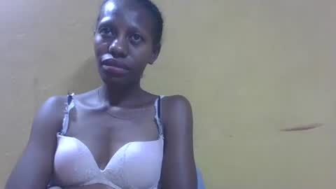 edwige770943 online show from 04-17-26, 06:22