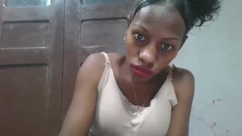 edwige770943 online show from 06-01-26, 07:43